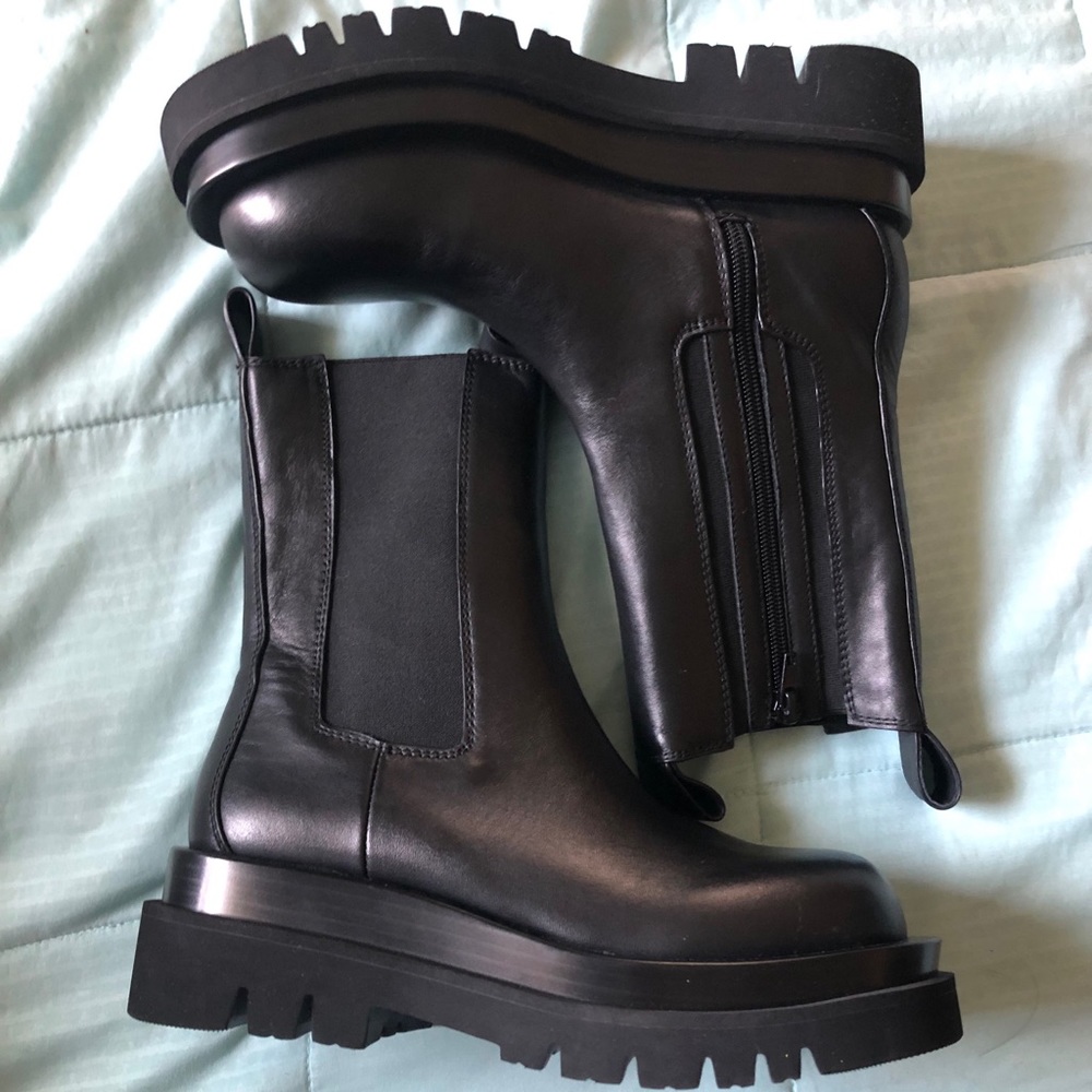 Jeffrey Campbell black tanked Chelsea boot